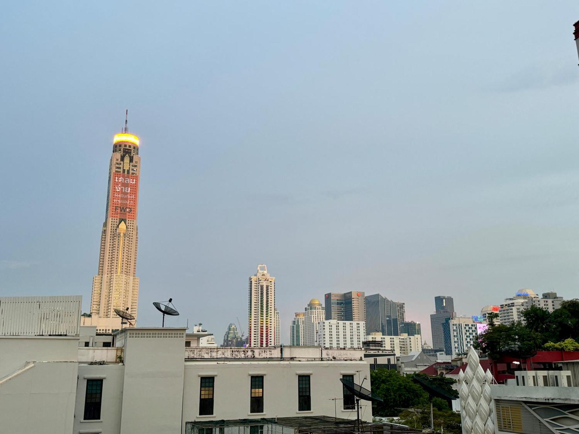Avalan Phayathai Airport Link Bangkok Exterior foto
